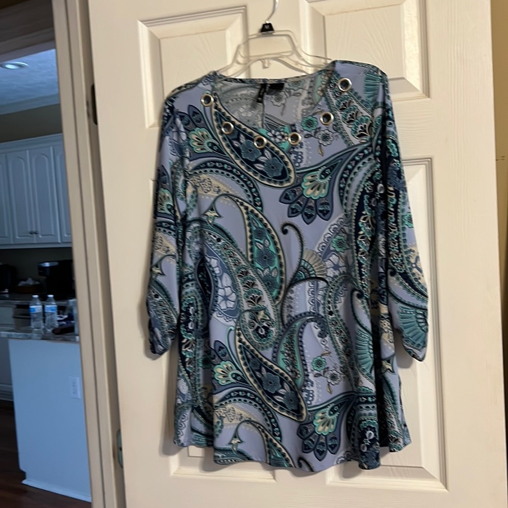 New Directions top 3/4 sleeves